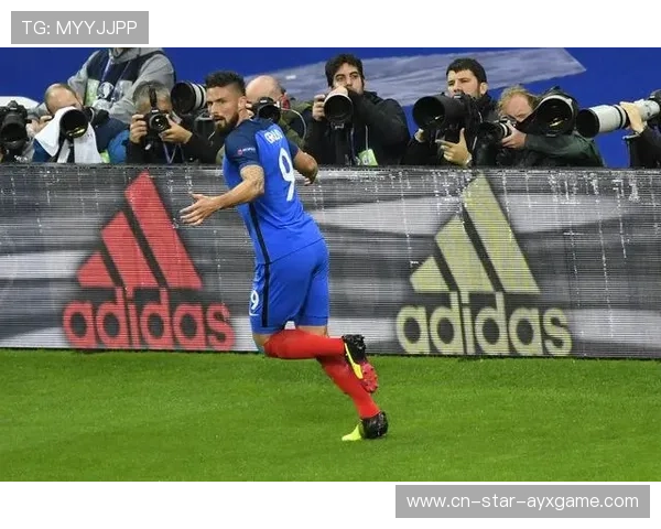 劳塔罗背身卸球转身抽射,国际米兰火力全开 劳塔罗背身卸球转身抽射,国际米兰火力全开